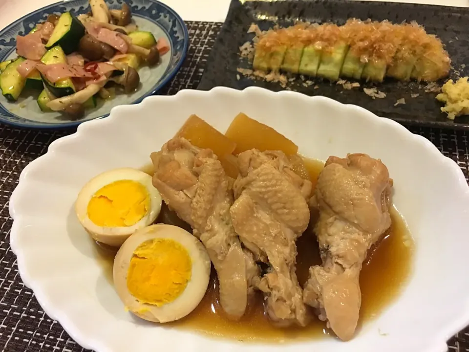 Snapdishの料理写真:#手羽元と大根の煮物 
#ズッキーニのソテー 
#ズッキーニペペロンチーノ風
#焼きナス 風|ゆぺこさん