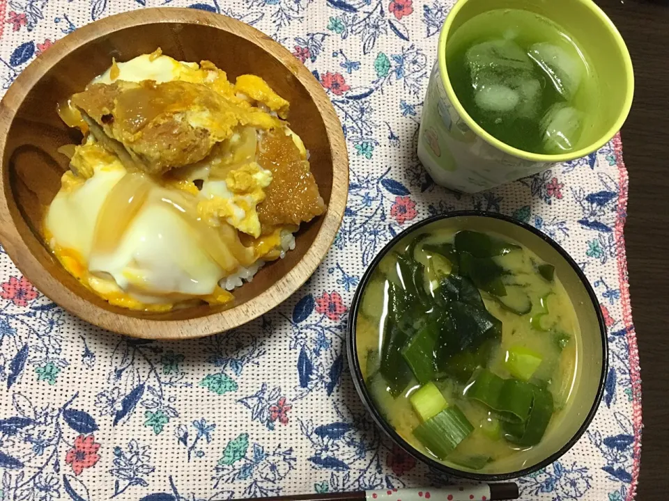 Snapdishの料理写真:ヒレかつ丼#味噌汁|はっしーさん