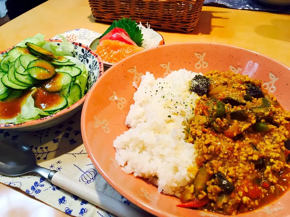 夏カレー🍛🍴 #keema curry#salad#dinner #お刺身も|さきんちょさん