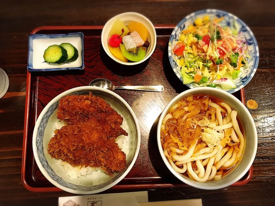 わらじかつ丼|鯨さん