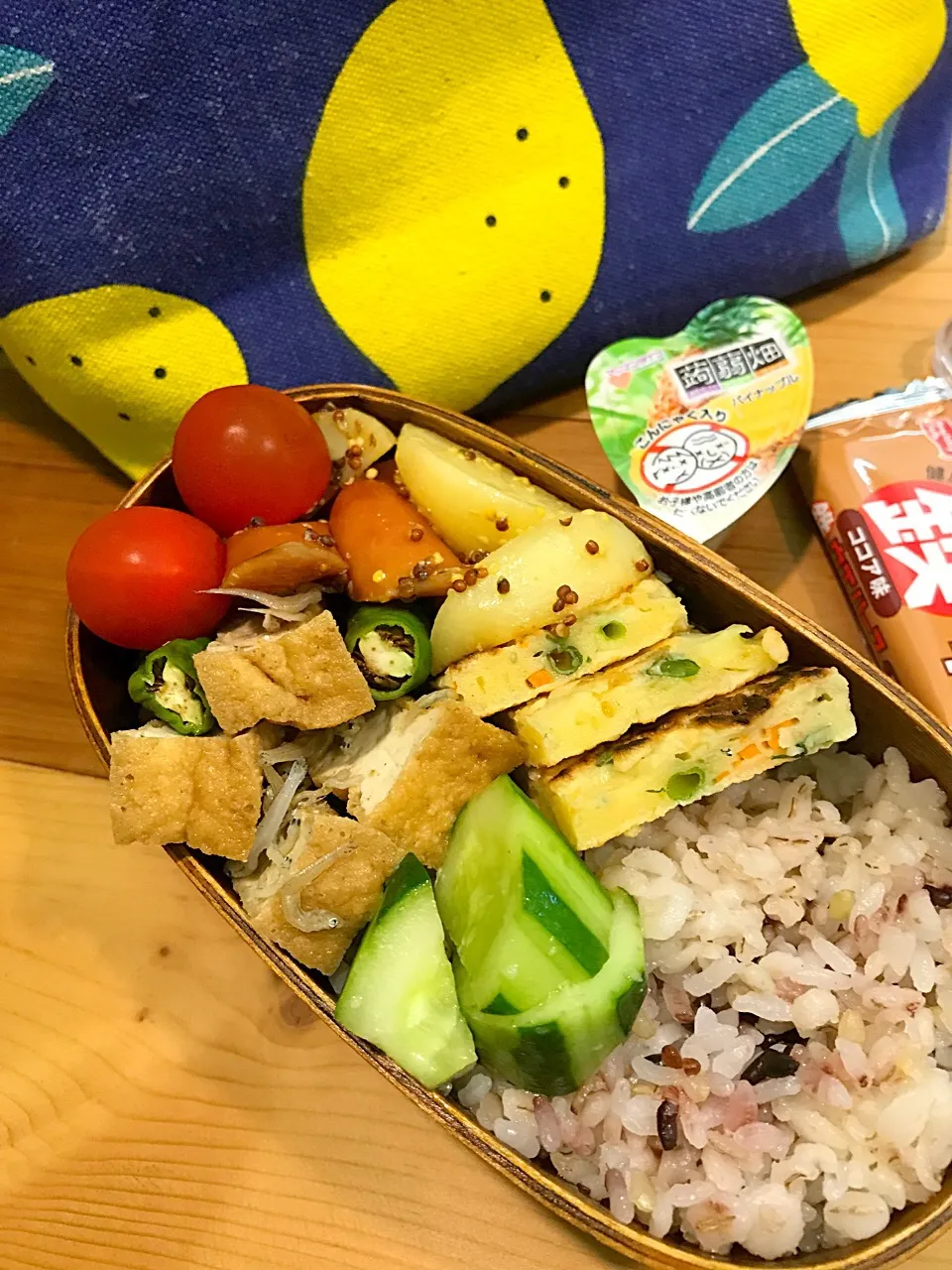 パパたろ弁当🍱

雑穀ごはん
厚揚げ 獅子唐  じゃこの甘辛煮
野菜たっぷりチヂミ(ニラ 人参 玉ねぎ)
ジャーマンポテト風
ミニトマト
きゅうりの一夜漬け|ひななぎさん