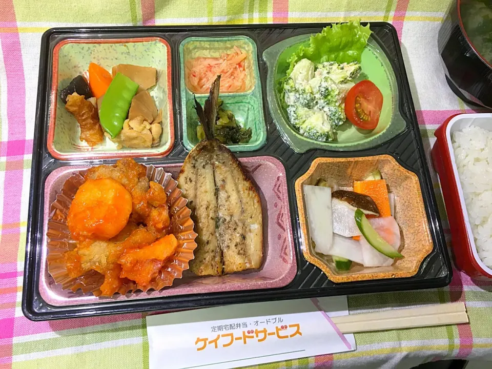 鶏チリとエビの中華和え 日替わり弁当 豊川市豊橋市一部エリア宅配|Naokazu Kuritaさん