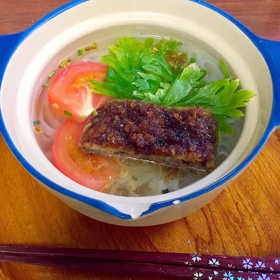 豚のレバカツの切り身を浮かばせた
パーコー麺チックにしてみた
鶏だしフォー|yumyum😋さん