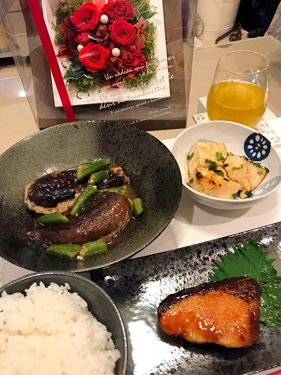 鰤の照り焼き、ナスと鳥もも肉のはさみ焼き、木綿豆腐の照り焼き💗💗和食ご飯🍽💕|ちゃみさん