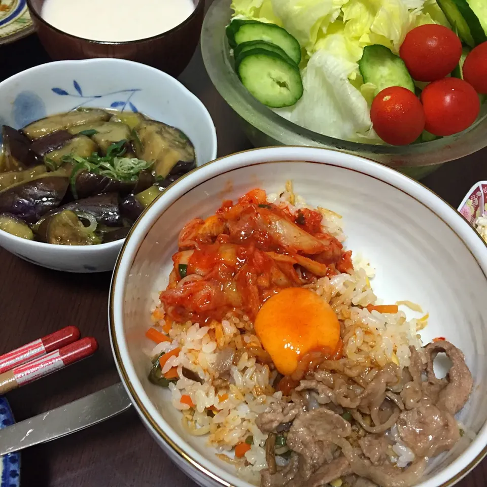 Snapdishの料理写真:8月9日晩ご飯。ピビンバ、茄子南蛮、チーズドレサラダ。|あやさん