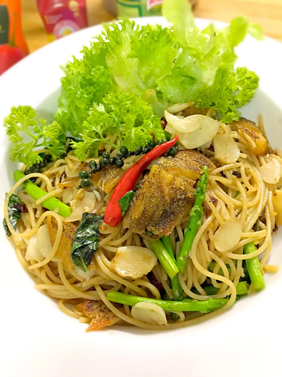 Spaghetti with dried chilli and fried fish|Madam Chuoさん