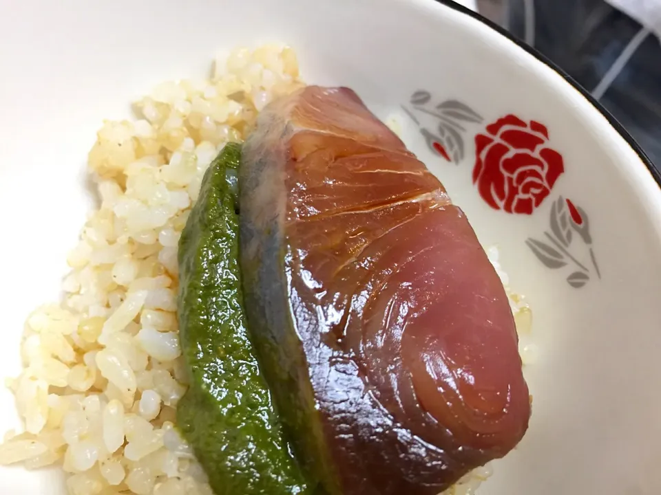 Snapdishの料理写真:ハマチの漬けとパルミジャーノバジルソースで〆の玄米ご飯|Hiroo  Higuchiさん