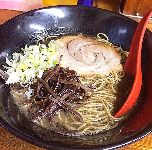 松壱家 九州とんこつブラック 家系ラーメン|ガク魁‼︎男飯さん