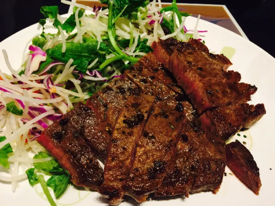 Snapdishの料理写真:夏のスタミナ食💪 イチボステーキ😍 with クレソンサラダ🥗|BUBUさん