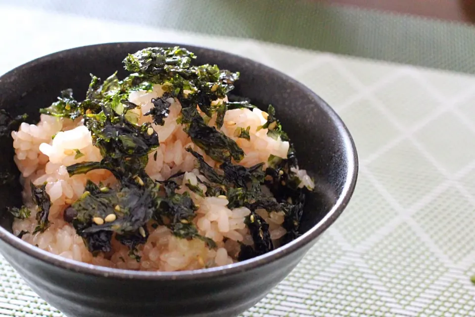 今日の朝ごはんは、赤飯プラス韓国海苔のふりかけ|sono.kさん