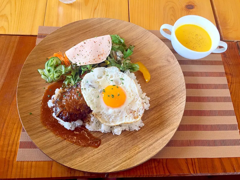 Snapdishの料理写真:ジビエランチ♡ 鹿肉とケントンのハンバーグでロコモコ♡|yumikoさん