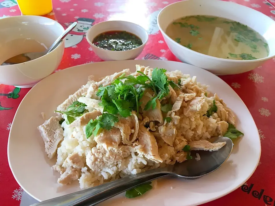 ข้าวมันไก่ カーオ・マン・ガイ 茹で鶏ご飯🐔@บ้านภรรยาผมที่สกลนคร サコンナコンの嫁さんの実家|akiさん