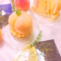 Snapdishの料理写真:丸ごと桃タルト🍑✨
土台はシュクレにダックワーズにディプロマット。最近タルトはダマンドじゃなてダックワーズにはまってます❤
#もも#ピーチ#丸ごと桃タルト|あずささん