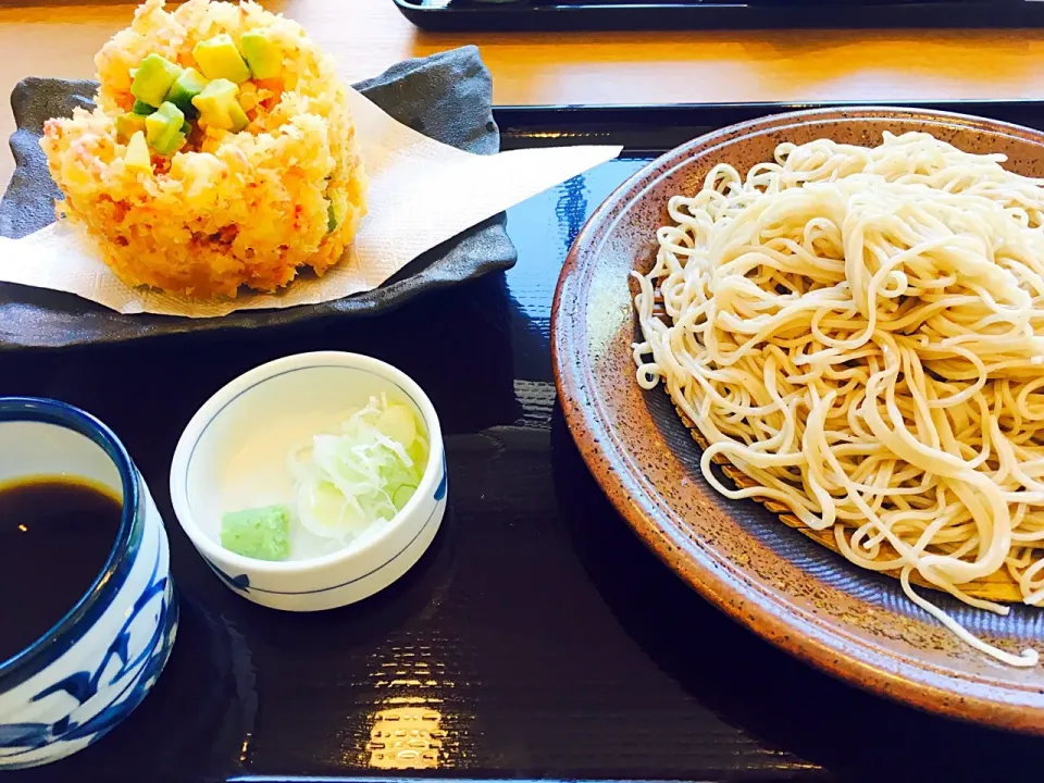 アボカドエビチーズかき揚げ蕎麦🥑|Perritoさん