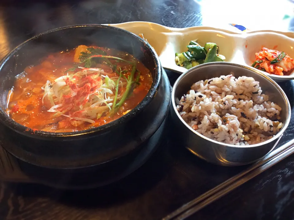 キムチチゲ鍋定食🇰🇷😋|アライさんさん