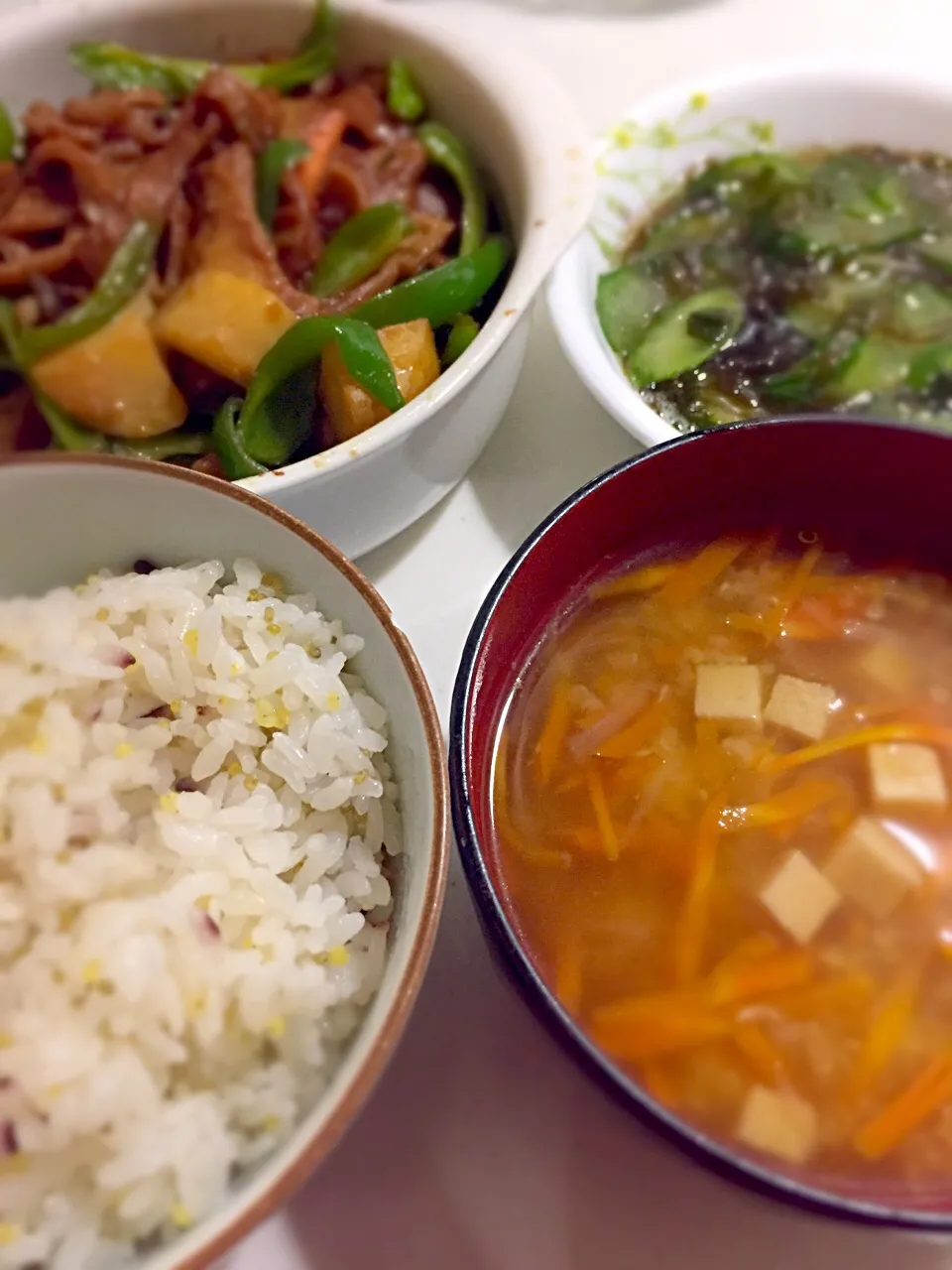 五穀米、板麩と野菜炒め、きゅうりともずく🥒、キヌアニンジン🥕スープ（高野豆腐入）|ゆんみさん