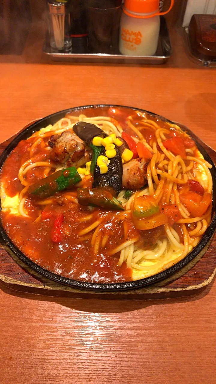 鉄板 チキン＆夏野菜 真っ赤なトマト🍅のあんかけスパ🍝|るみおんさん