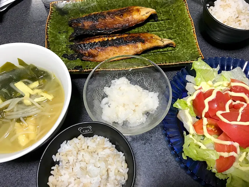 もち麦飯、魚、大根おろし、油揚げもやしワカメ味噌汁、トマトサラダ|ms903さん