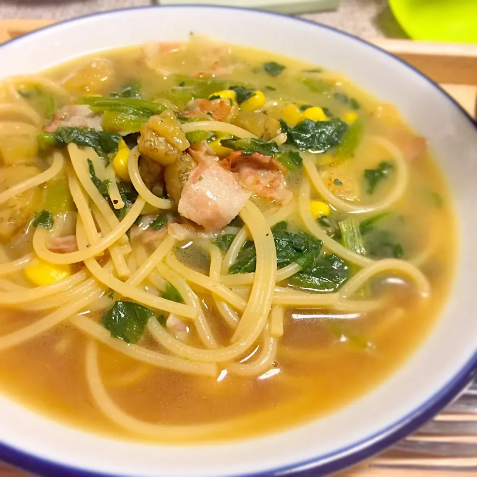 ほうれん草とベーコンのバター醤油パスタ|いず⋈ + ゜さん