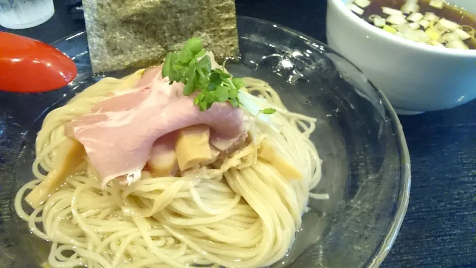 Snapdishの料理写真:【夏期限定】雨ニモマケズ の  重ね昆布水のつけそば(醤油) ＠十条17109|大脇さん