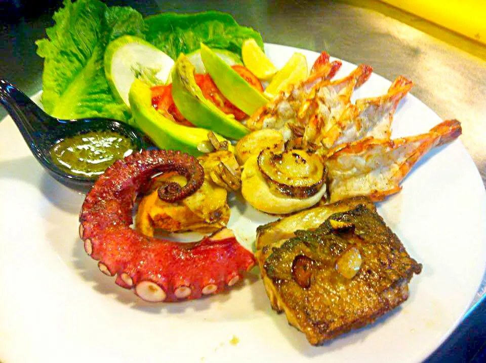 Parrillada de mariscos  - grilled seafood. 
 #Seafood #grilledseafood #mariscos #Cocina mexicana #Mexican cuisine|Jorge Bernal Márquezさん