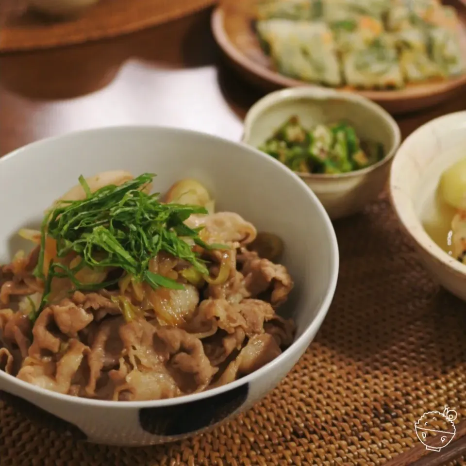 豚とみょうがの甘辛丼|でんでんむしごはんさん