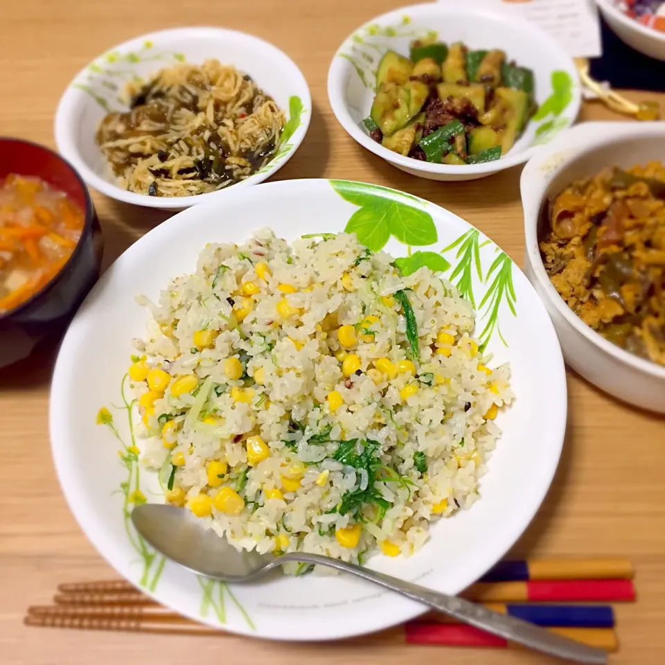 キヌアニンジン🥕高野豆腐入スープ、切り干し大根もずく酢、タカキビ味噌きゅうり、深川風、五穀米コーンチャーハン #つぶつぶ料理|ゆんみさん