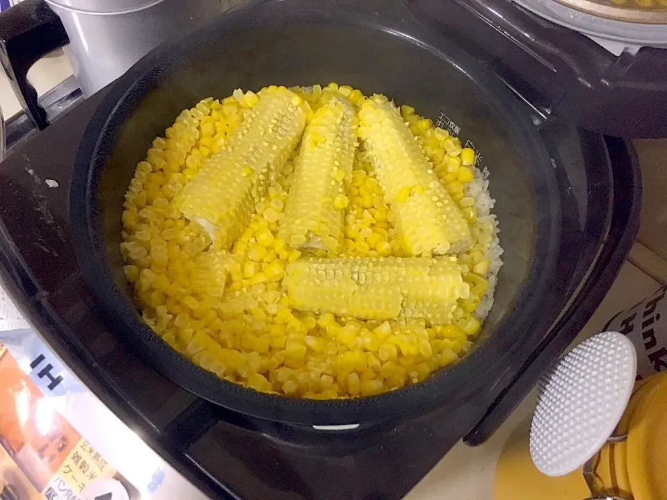 Snapdishの料理写真:とうもろこしごはん🌽|友美さん