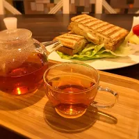 Sandwich & black tea|Ivy Chenさん