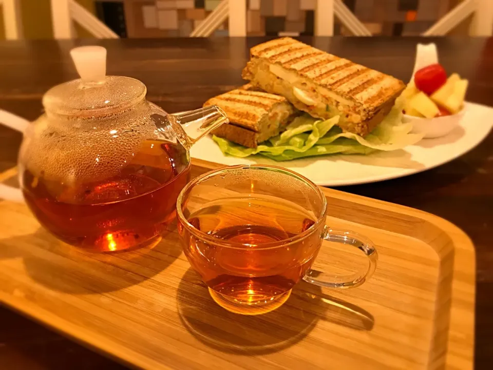 Sandwich & black tea|Ivy Chenさん