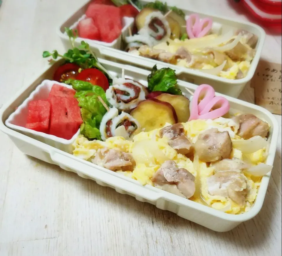 お弁当🎵2017年8月12日(土)
📍親子丼
📍さつまいものレモン煮
📍紫キャベツのマリネ
📍梅肉大葉のちくわロール
📍フルーツ|Naoさん