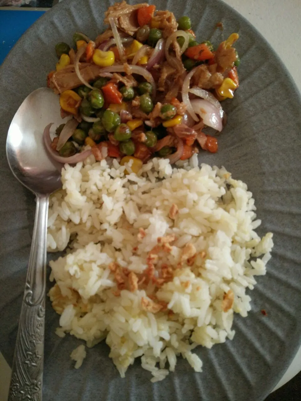 Breakfast this morning tuna,veggies with fried rice|lynnさん