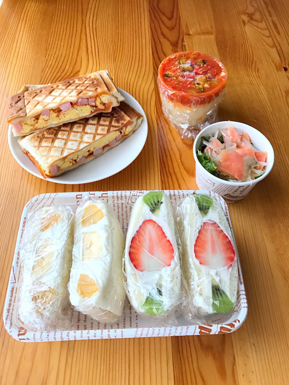 【お弁当】ホットサンド、フルーツサンド、ポテトクリーム、サーモンマリネ|sayaさん