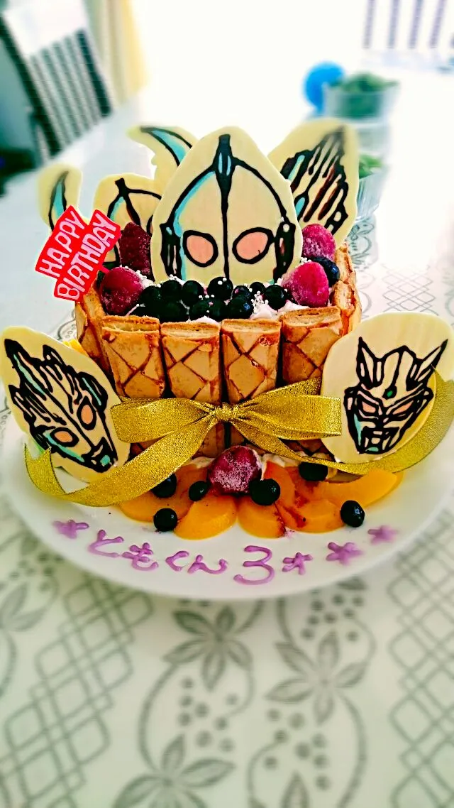 Snapdishの料理写真:息子の3歳のお誕生日ケーキ🎂|Yuusan Guuguuさん