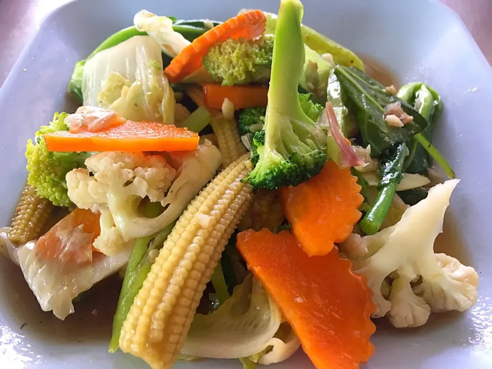 ผัดผักรวมติดร パット・パック・ルアム・ミッ 野菜の五目炒め🥒🥕🌽@ที่กรุงเทพฯ バンコク|akiさん