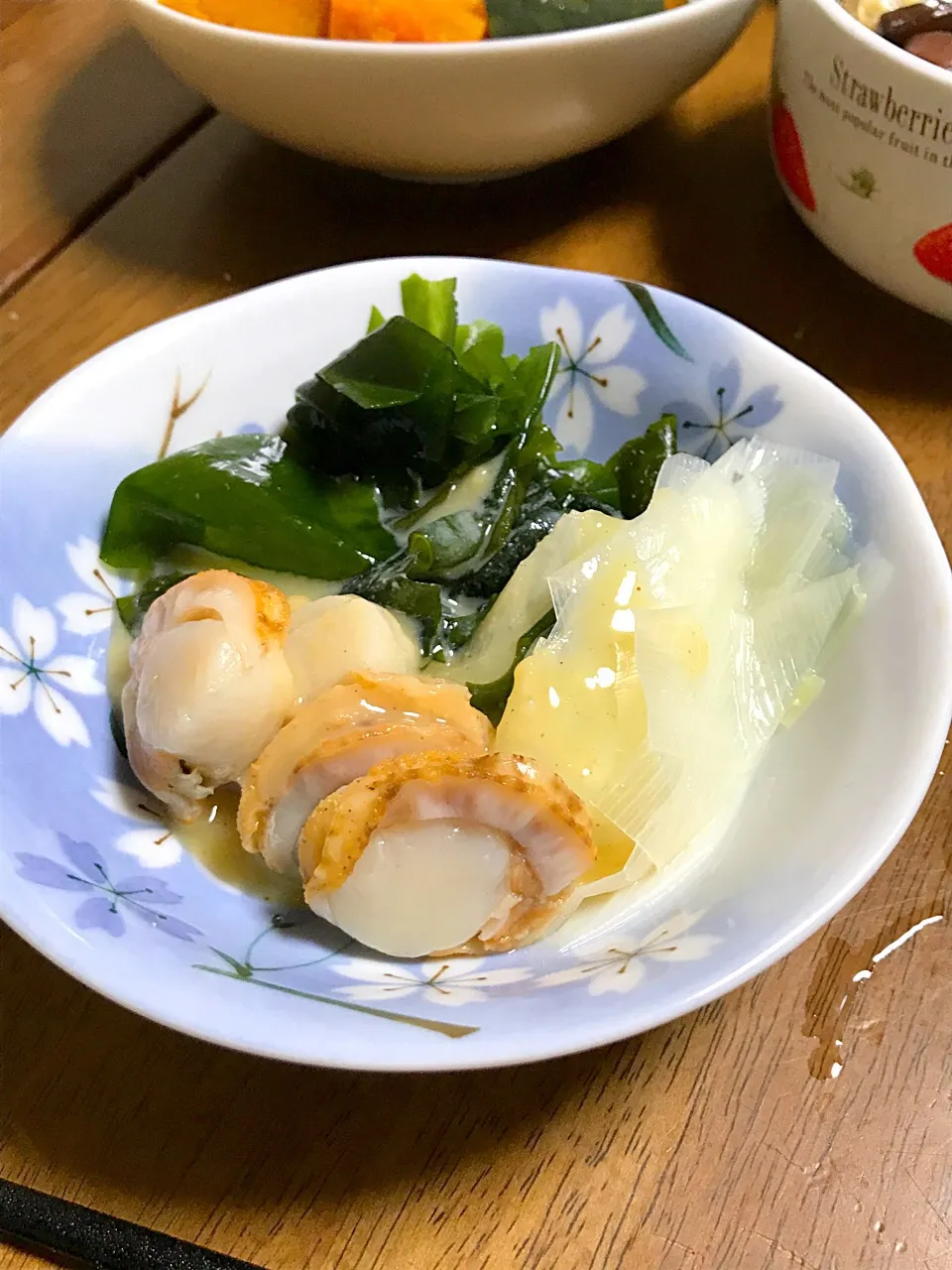 Snapdishの料理写真:ホタテとワカメの辛子酢味噌和え|perfuさん