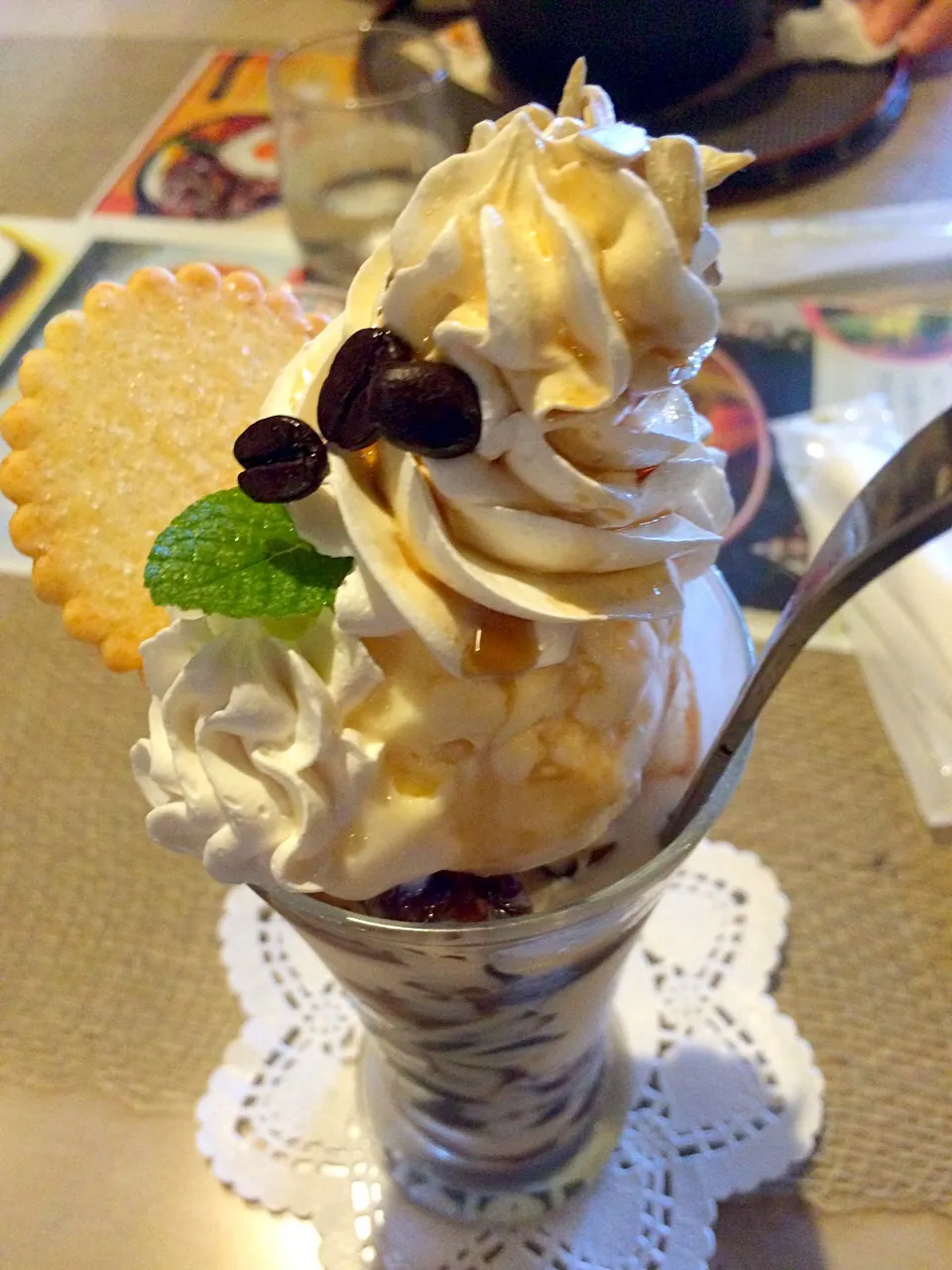 コーヒー屋さんのモカパフェ。|りょうさん