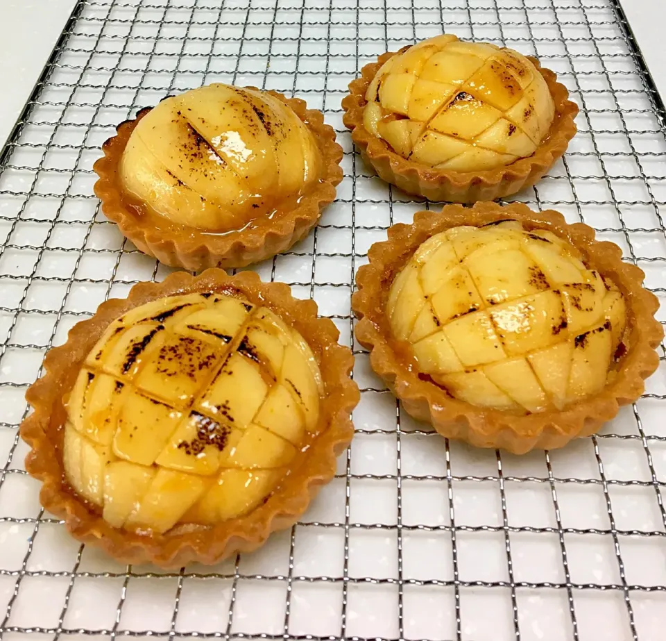 Almond Cream Peach Tartelette|gonbenさん