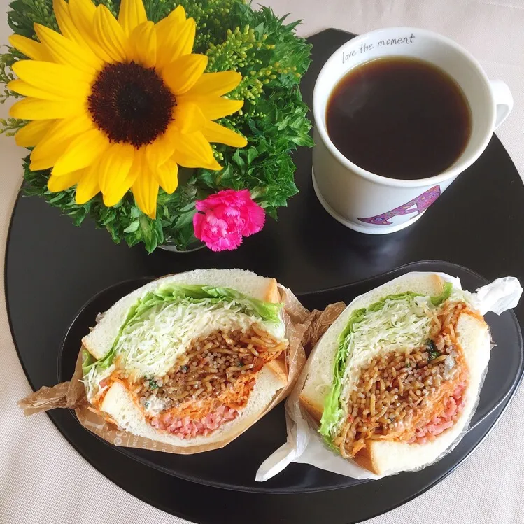 8/13❤︎ソース焼きそばと野菜たっぷりサンド❤︎|Makinsさん