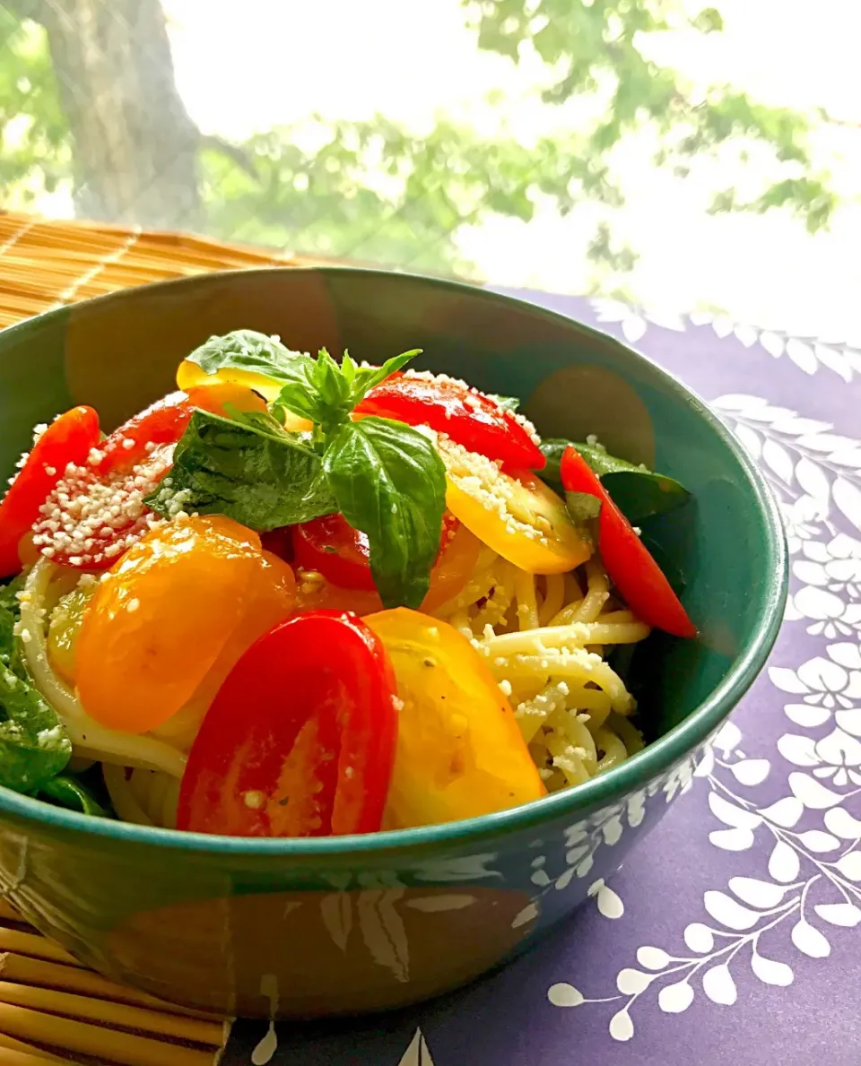 昼ごはん  アッチさんのミニトマトとバジルの冷製パスタ🍅🌿❄️🍝|砂雪さん