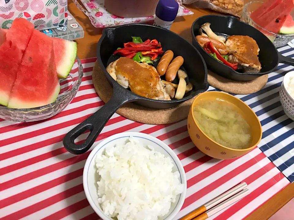 チキンソテー
ナスの味噌汁
ご飯
スイカ
#夜ご飯|めぐひめさん