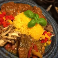 Snapdishの料理写真:チキンカレー
フィッシュカレー
占地と白舞茸のハーブ炒め
砂ずりのスパイス炒め
パプリカのピクルス レモンアプリコット風味|Daiさん