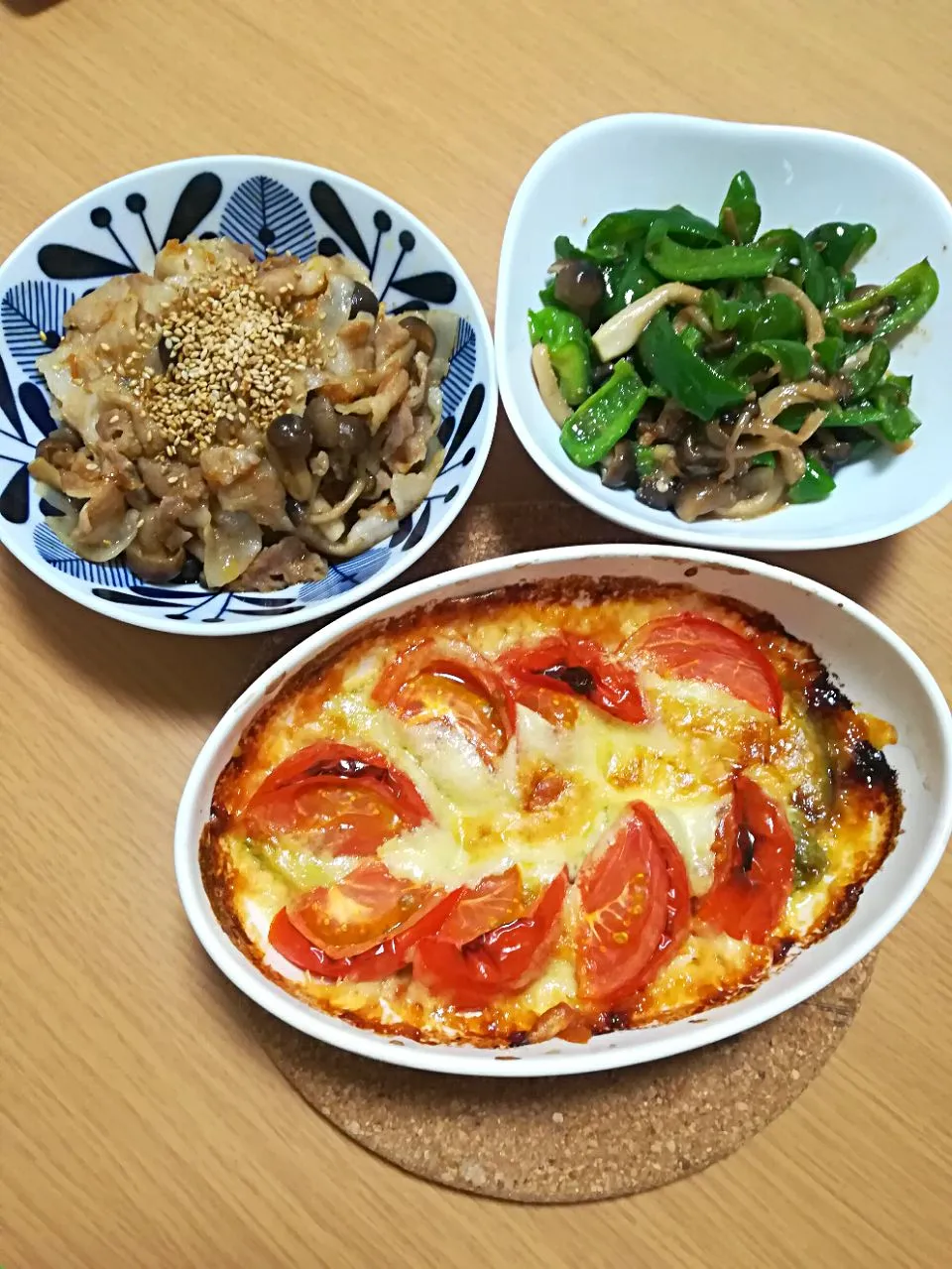 Snapdishの料理写真:Dinner 冷蔵庫の整理　#薄切り豚バラの豆板醤とサンチュみそ　 #たらこスパの素とピーマン|tamakiさん