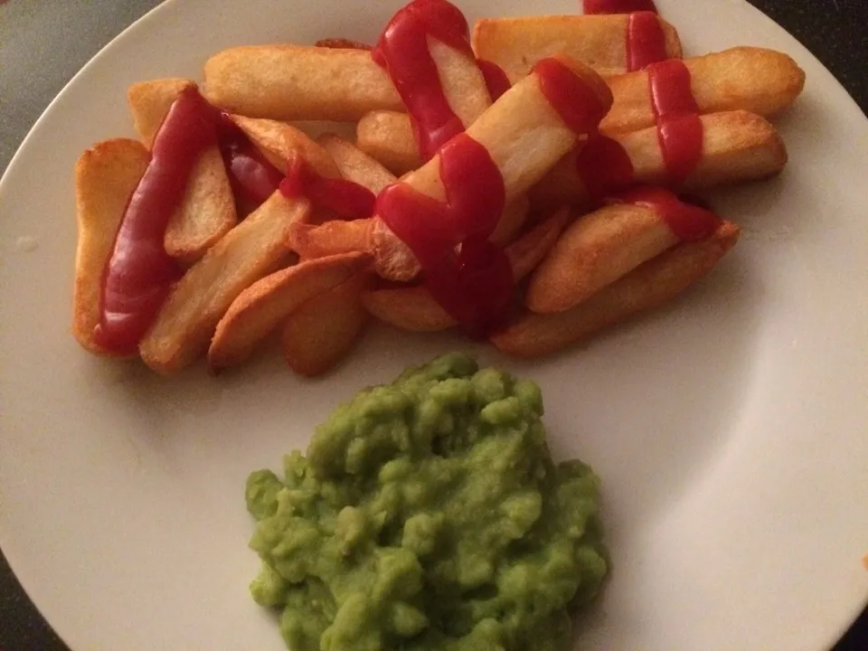 Chips & mushy peas|Nick Hiderさん