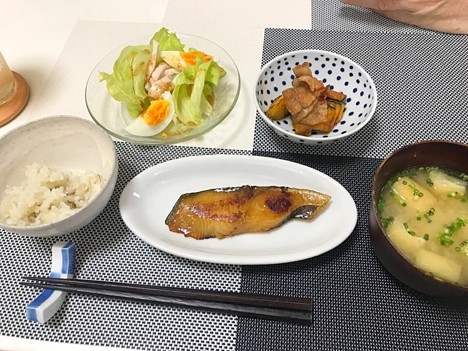 ばんごはん。銀ダラみりん、かぼちゃと豚肉のナンプラー炒め、たまごサラダ。|yukiさん