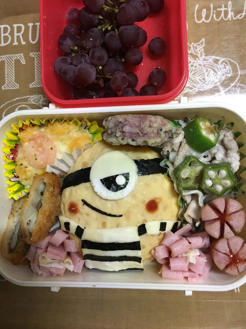 Snapdishの料理写真:夏休み2017学童弁当 ミニオンオムライス
#学童弁当 #お弁当 #夏休みお弁当 #夏休み #オムライス#ミニオン#ミニオン大脱走#映画#囚人服|こむぎさん