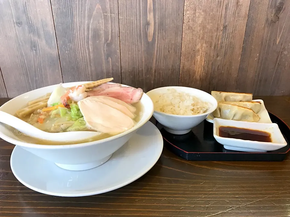 鶏白湯ちゃんぽん麺
餃子御飯付セット|@mamikutoiさん