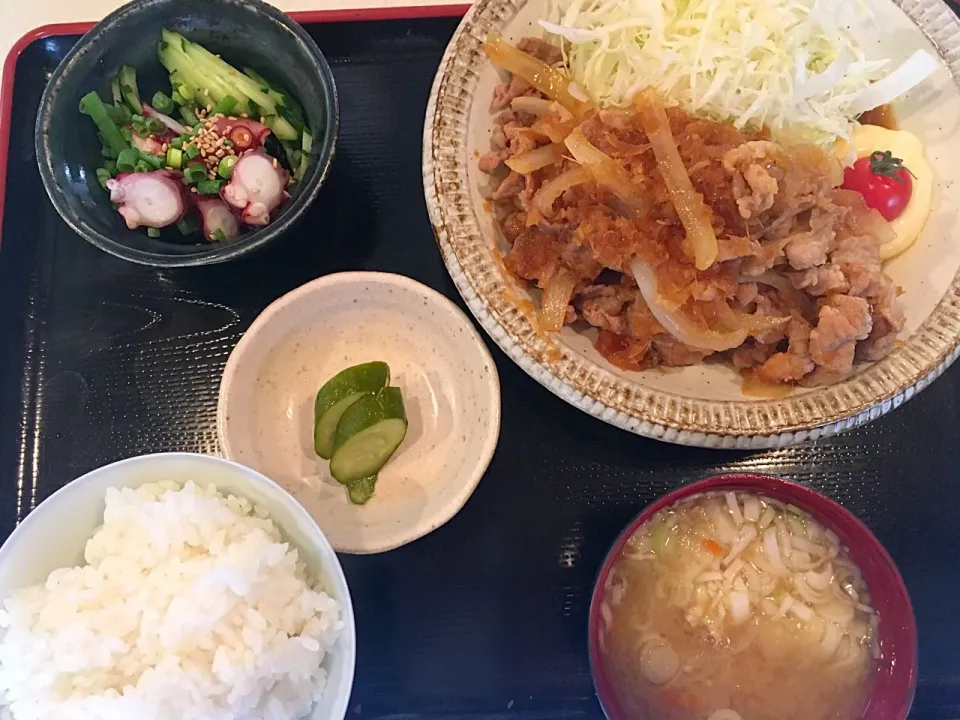 Snapdishの料理写真:生姜焼き定食|須佐 浩幸さん