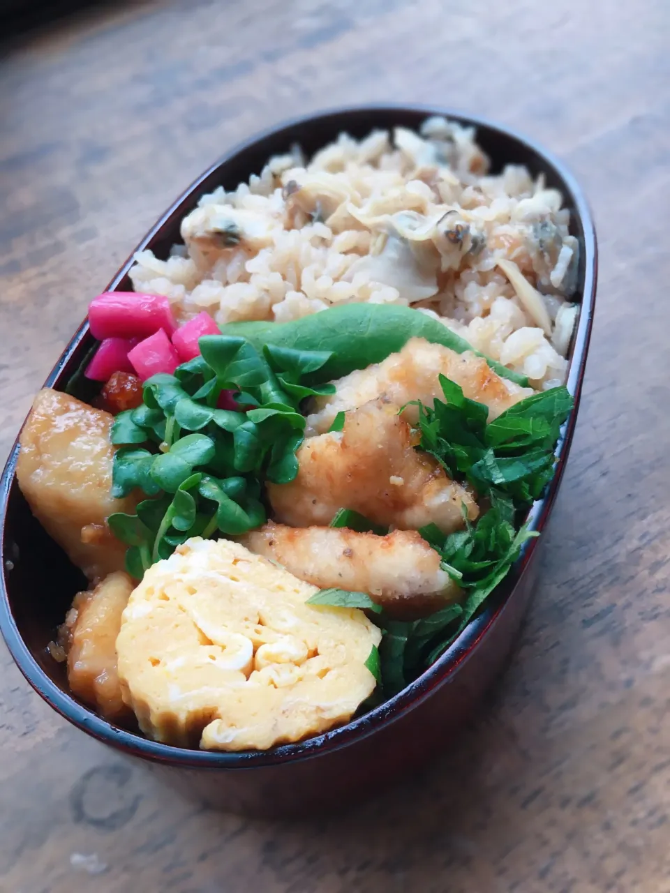 Snapdishの料理写真:今日のお弁当
・ハマグリ御飯
・鶏胸肉の香味焼
・白身魚の甘酢焼
・出汁巻き|akiさん