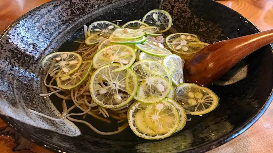 季節は夏🌞すだち蕎麦🍜はとっても素敵✨夕餉もお蕎麦にしようかしら🍀|にゃあ（芸名）さん